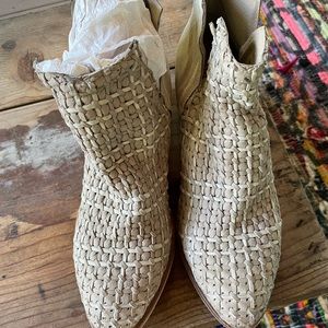 Diba True Struck Gold ankle boot size 11